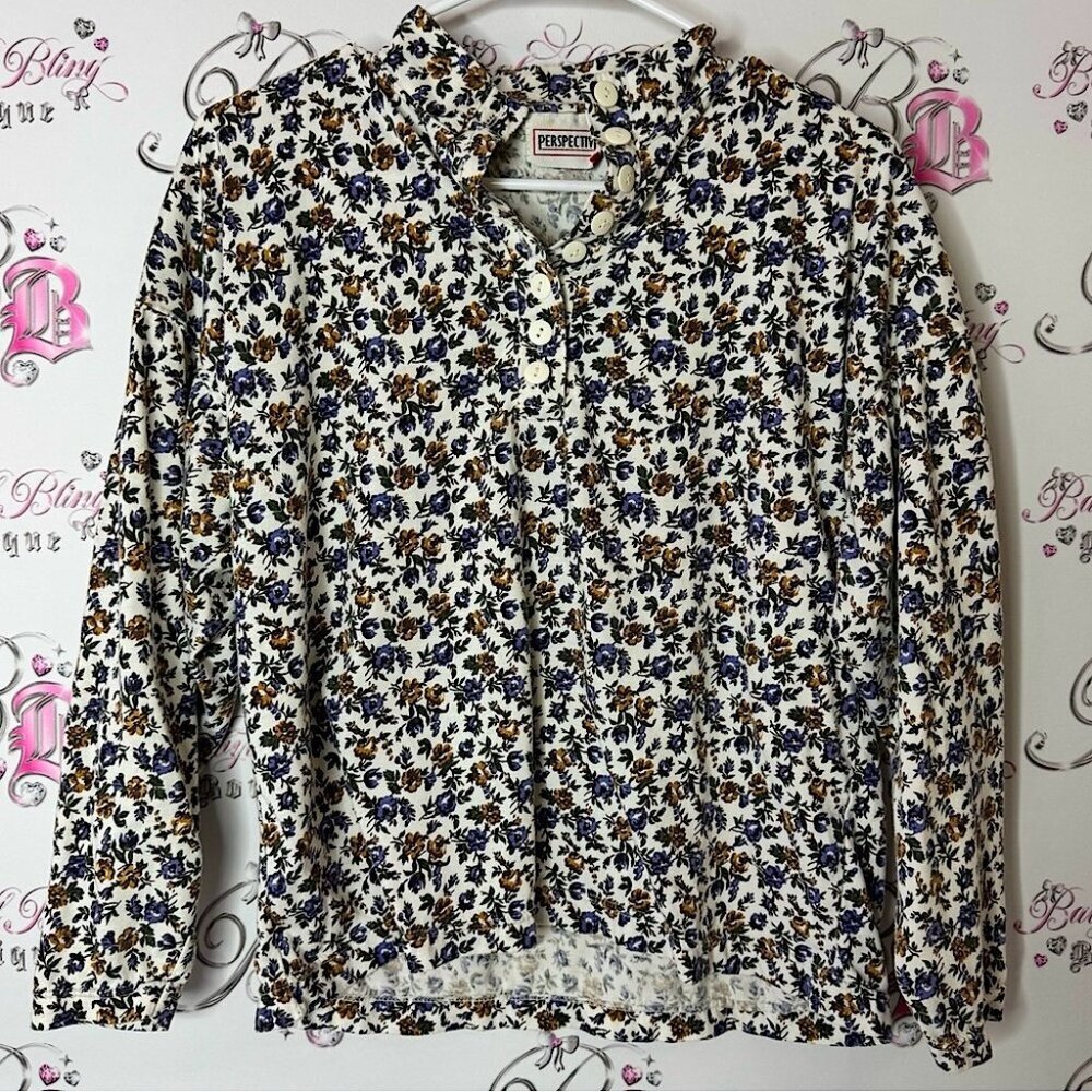 Perspective Floral Print Top White Blue buttons vintage shirt